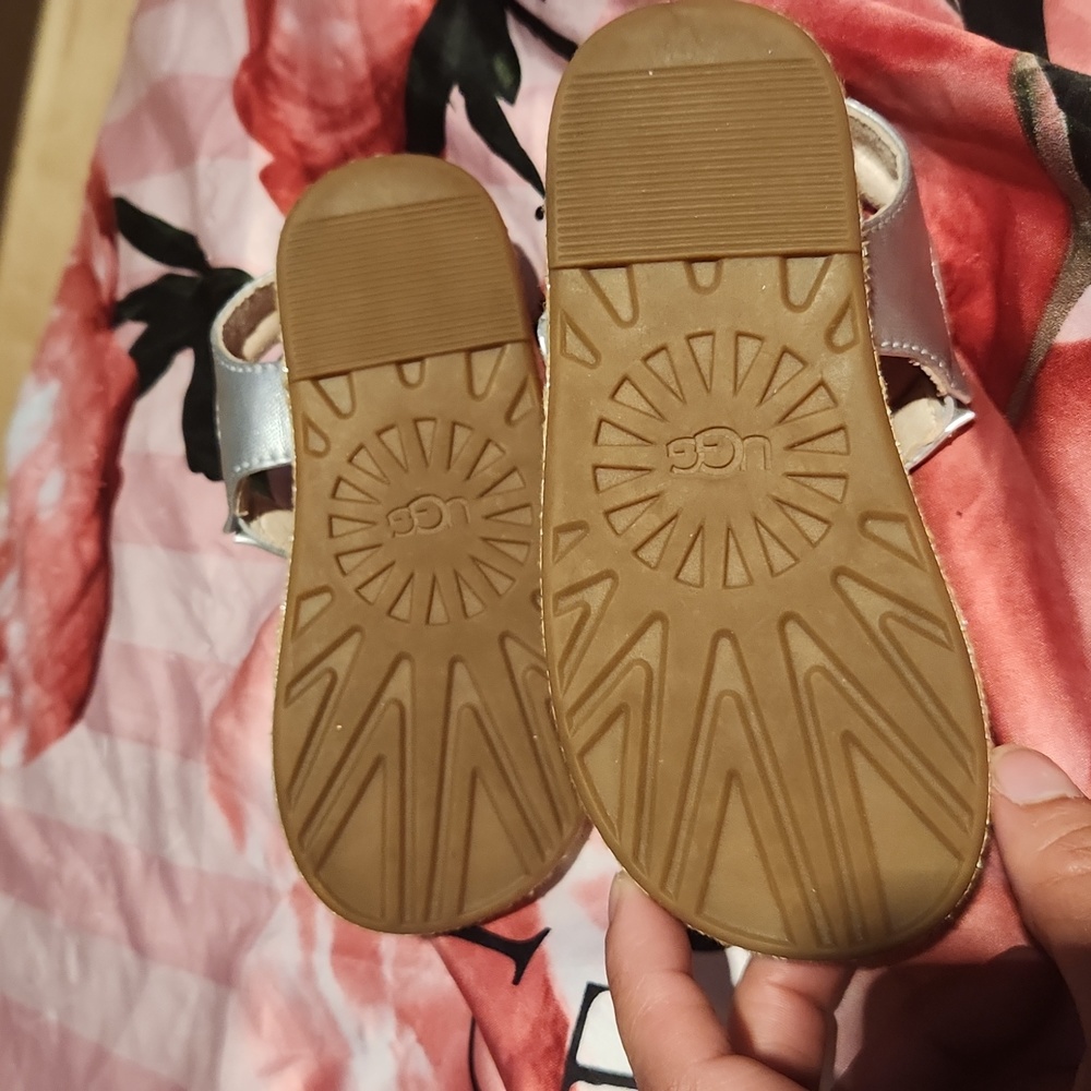 Ugg  baby. Sandals - Picture 3 of 6